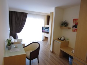 Bella Vista Waterfront Resort & Spa