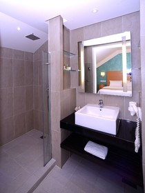 Bella Vista Waterfront Resort & Spa