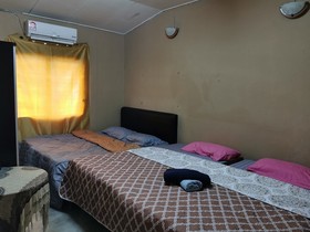 Bobi's Cafe Backpackers Hostel