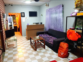 Bobi's Cafe Backpackers Hostel