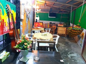 Bobi's Cafe Backpackers Hostel