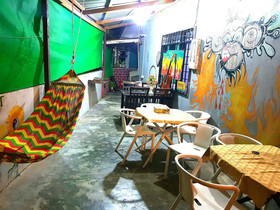 Bobi's Cafe Backpackers Hostel