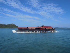 Terapung Hotel & Fish Garden