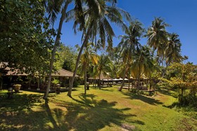 Bon Ton Antique Wooden Villas