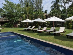 Bon Ton Antique Wooden Villas