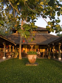 Bon Ton Antique Wooden Villas