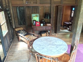 Bon Ton Antique Wooden Villas