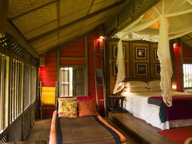 Bon Ton Antique Wooden Villas