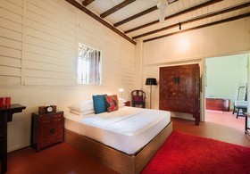 Bon Ton Antique Wooden Villas