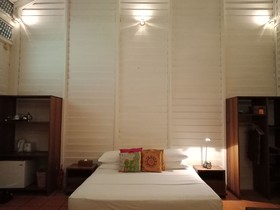 Bon Ton Antique Wooden Villas