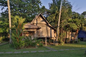 Bon Ton Antique Wooden Villas