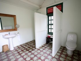 Bon Ton Antique Wooden Villas