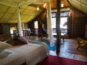 Bon Ton Antique Wooden Villas