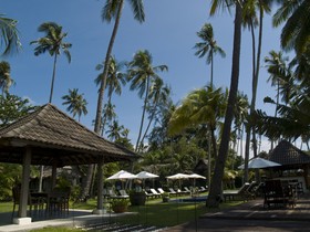 Bon Ton Antique Wooden Villas