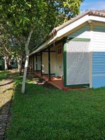 Bon Ton Antique Wooden Villas