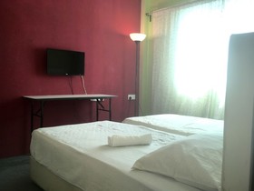 Naiim Hotel by OYO Rooms