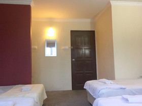 Naiim Hotel by OYO Rooms