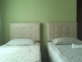 Naiim Hotel by OYO Rooms