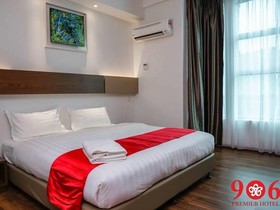 906 Premier Hotel