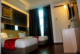 906 Premier Hotel