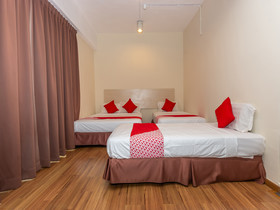 Hotel 906 Airport