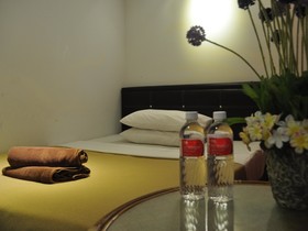 Monkey Motel & Cafe