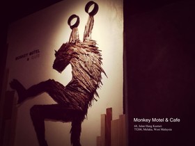 Monkey Motel & Cafe