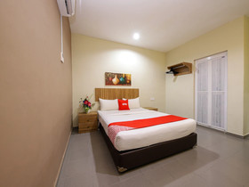 Riaz Hotel by OYO Rooms