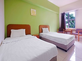 Oyo 90516 Hotel Night Queen Salak Tinggi