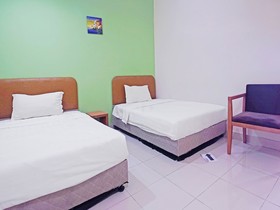 Oyo 90516 Hotel Night Queen Salak Tinggi