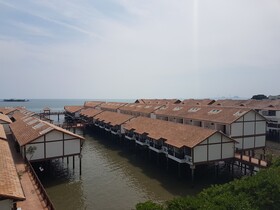 Crystal Private Water Chalet