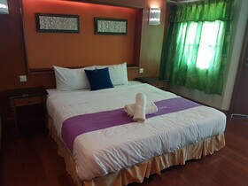 Crystal Private Water Chalet