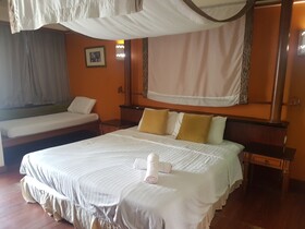 Crystal Private Water Chalet