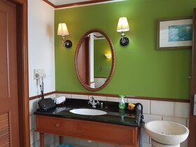 Crystal Private Water Chalet