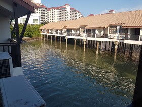 Crystal Private Water Chalet