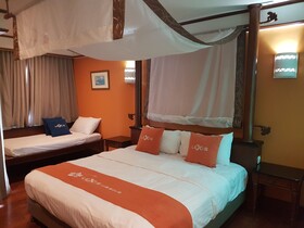 Crystal Private Water Chalet