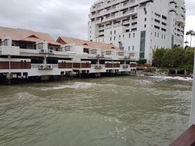 Crystal Private Water Chalet