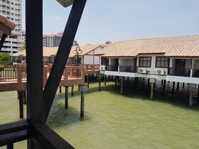 Crystal Private Water Chalet