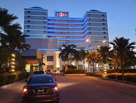 Crystal Private Water Chalet