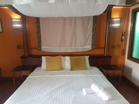 Crystal Private Water Chalet