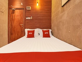 The 1975 Hotel By Oyo Rooms