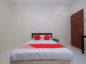 Q Hotel by OYO Rooms