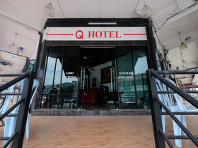 Q Hotel by OYO Rooms