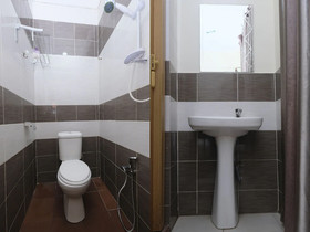 Q Hotel by OYO Rooms