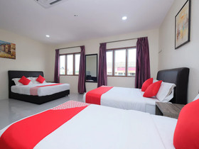 Q Hotel by OYO Rooms