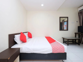 Q Hotel by OYO Rooms