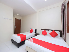 Q Hotel by OYO Rooms