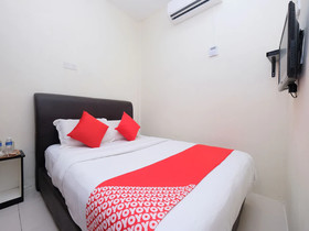 Q Hotel by OYO Rooms