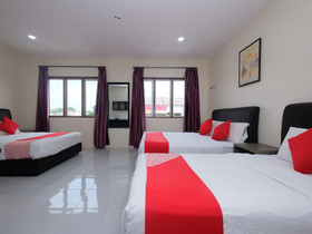 Q Hotel by OYO Rooms