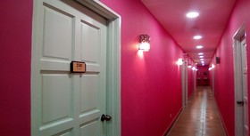 De Lady Boss Hotels & Resorts